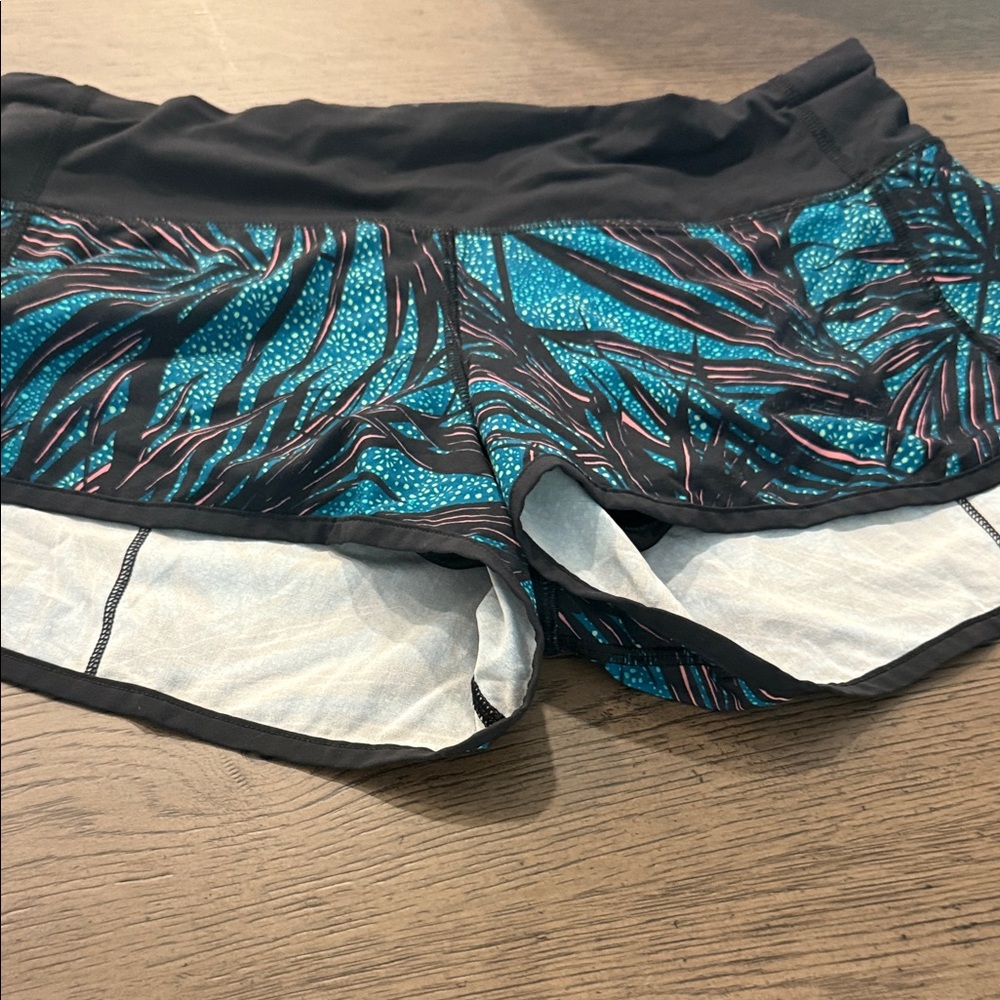 Vibrant Leaf Print Women's Athletic Shorts